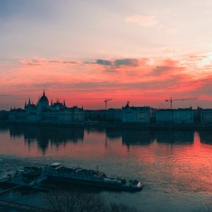 budapest-sunrise-parliament-view-2026-01-08-22-57-51-utc